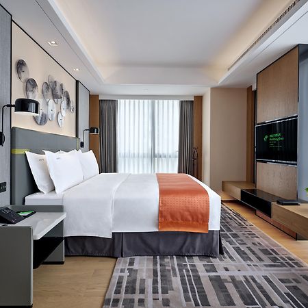Holiday Inn Guangzhou South Lake Hotel - Ideal For Business & Leisure Exterior photo
