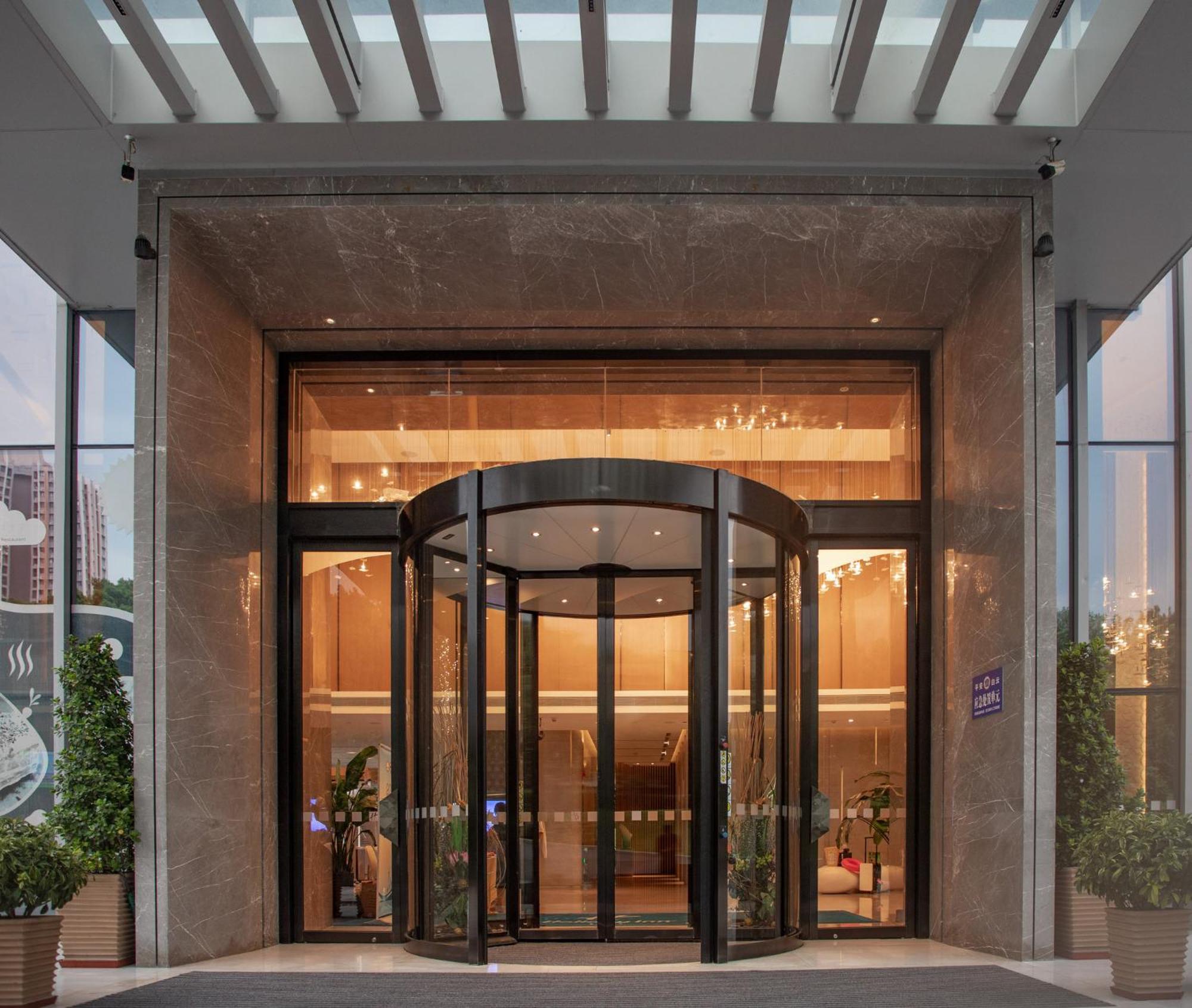 Holiday Inn Guangzhou South Lake Hotel - Ideal For Business & Leisure Exterior photo