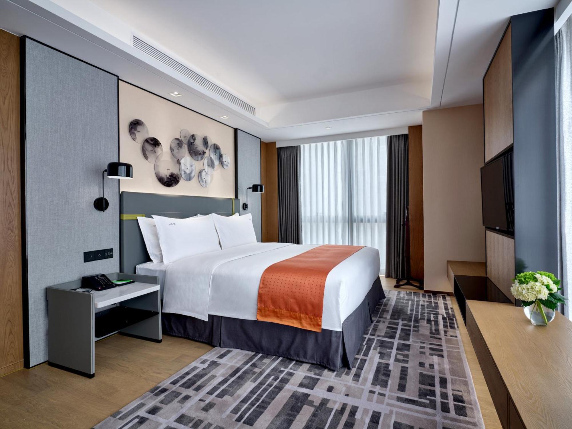 Holiday Inn Guangzhou South Lake Hotel - Ideal For Business & Leisure Exterior photo
