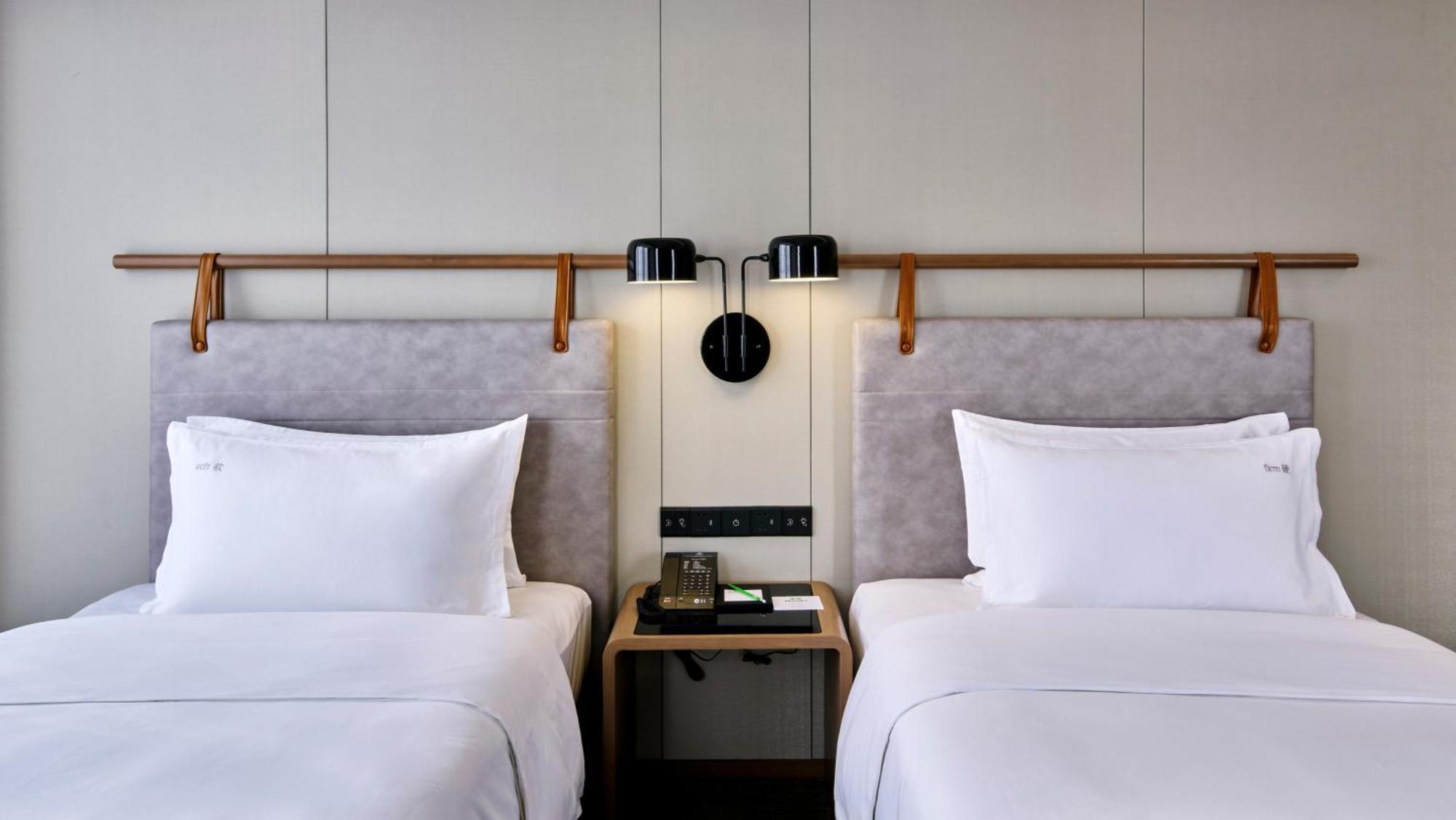 Holiday Inn Guangzhou South Lake Hotel - Ideal For Business & Leisure Exterior photo